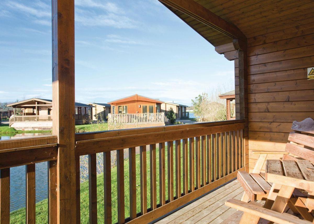 Dacre Lakeside Park Hotel Brandesburton ภายนอก รูปภาพ