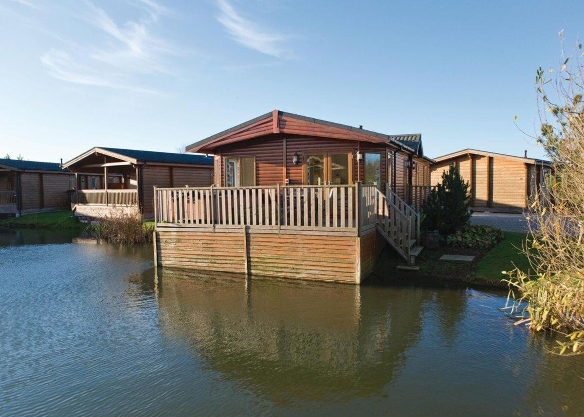 Dacre Lakeside Park Hotel Brandesburton ภายนอก รูปภาพ