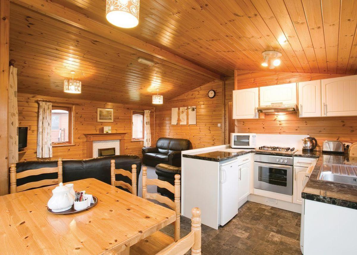Dacre Lakeside Park Hotel Brandesburton ภายนอก รูปภาพ