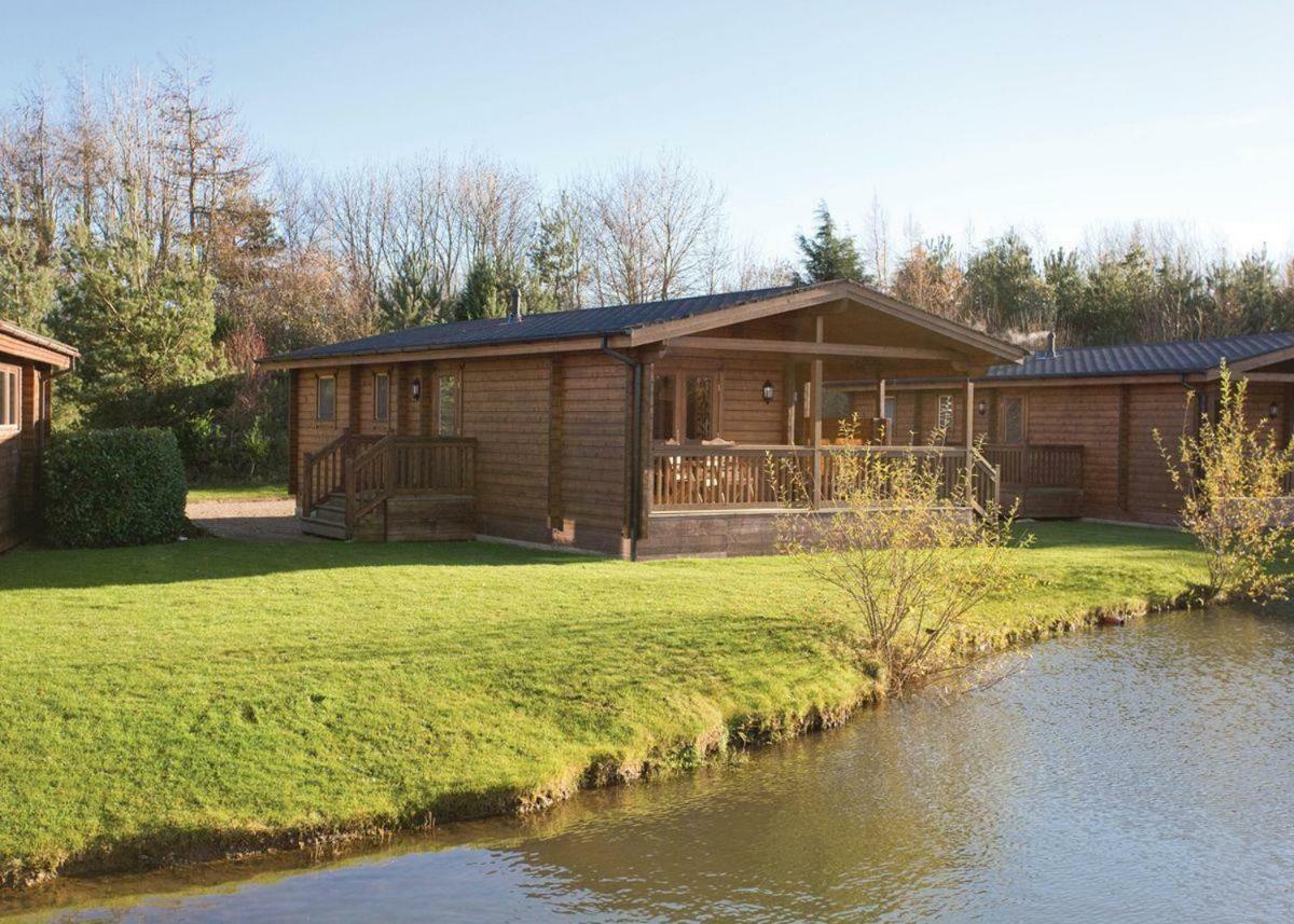 Dacre Lakeside Park Hotel Brandesburton ภายนอก รูปภาพ