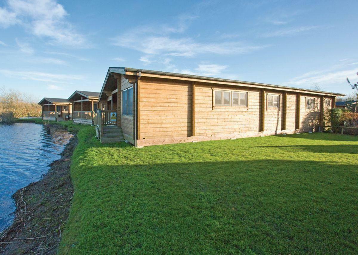 Dacre Lakeside Park Hotel Brandesburton ภายนอก รูปภาพ